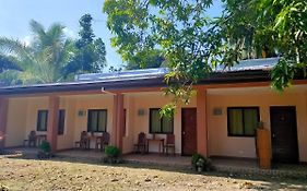 Two Season Tourist Inn